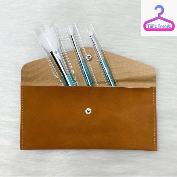 ELAINA BADRO BABYBLUES 3 PIECE BRUSH SET - Picture 6 of 8